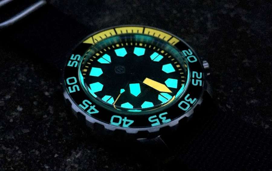 Helm Khuraburi ISO 6425 compliant diver's watch lume